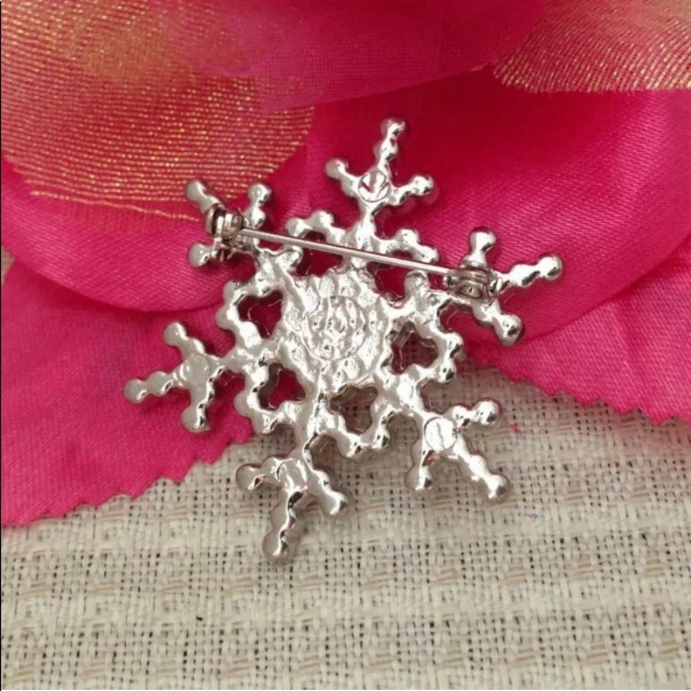 ❄️ Crystal Snow Flake Pin Gorgeous - Picture 5 of 6